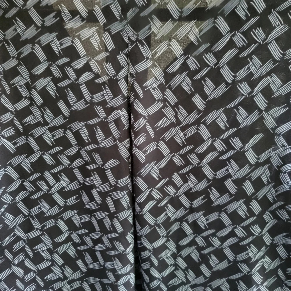 Banana Republic Navy Top with Light Blue Geometric Print - Picture 3 of 5